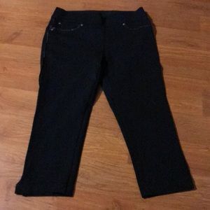 Black Nygard slims Capri and jean